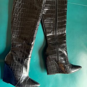 Croc leather boots by Alice Olivia , wedge heel , comfortable walking